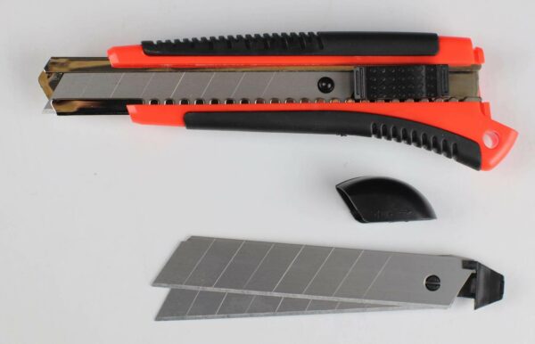 C062-Cuttermesser-18-mm-Basic-Lieferumfang-CURT-tools_1600
