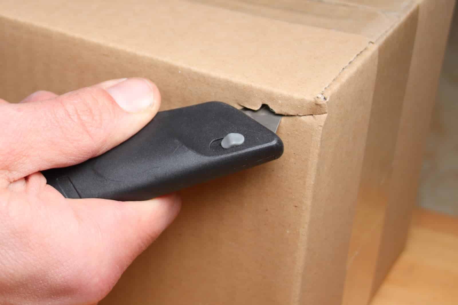 Wellpappe & Kartonagen — Sicherheits Cuttermesser Tortoris S24 im Einsatz