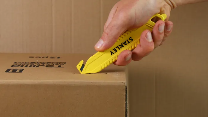 Sicherheitsmesser Stanley 10359 Karton schneiden