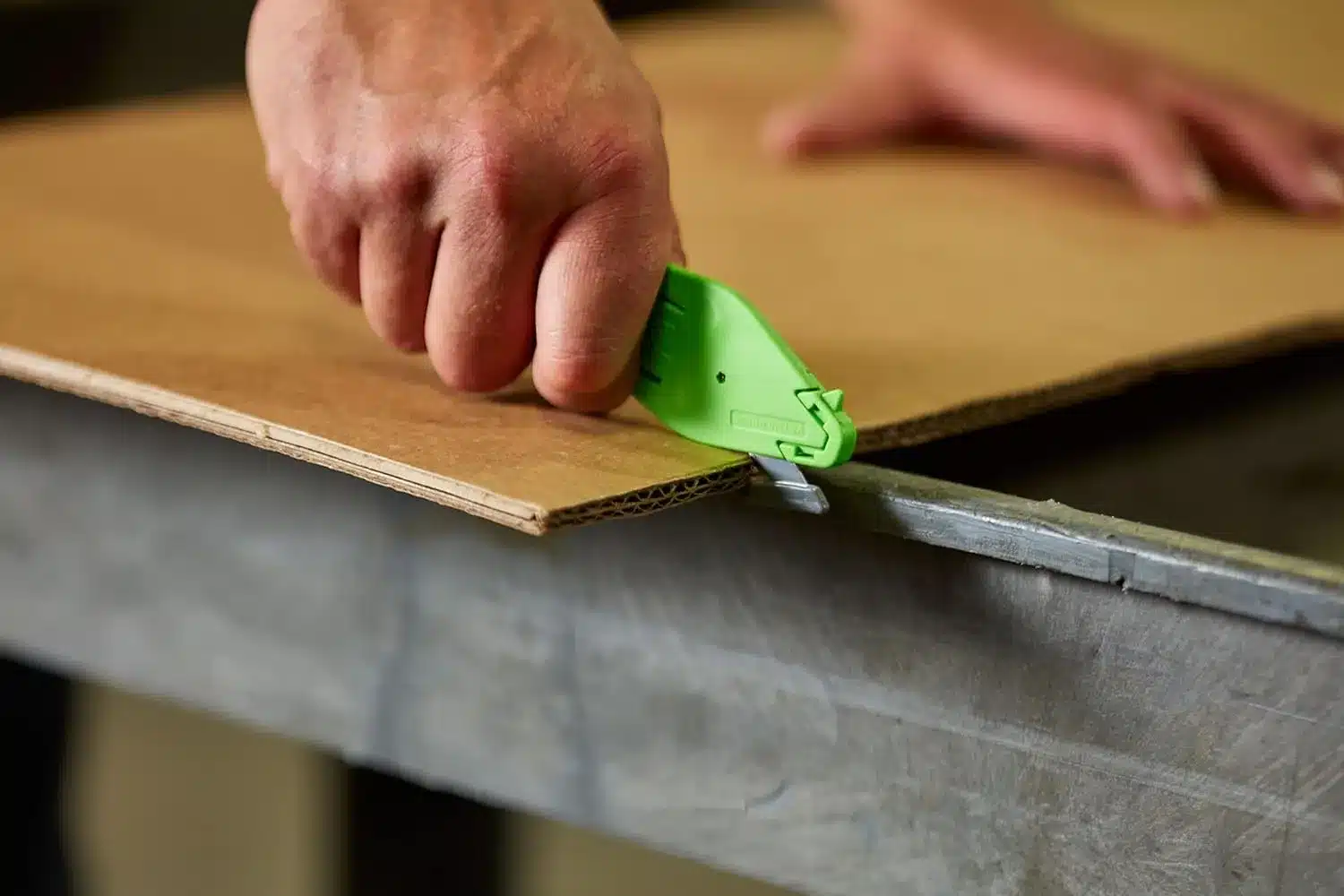 Wellpappe & Kartonagen — Sicherheitsmesser BoxCutter CB100 im Einsatz
