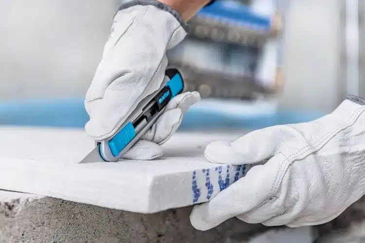 Styropor & Schaumstoff — Sicherheitsmesser Martor Secunorm 540 im Einsatz