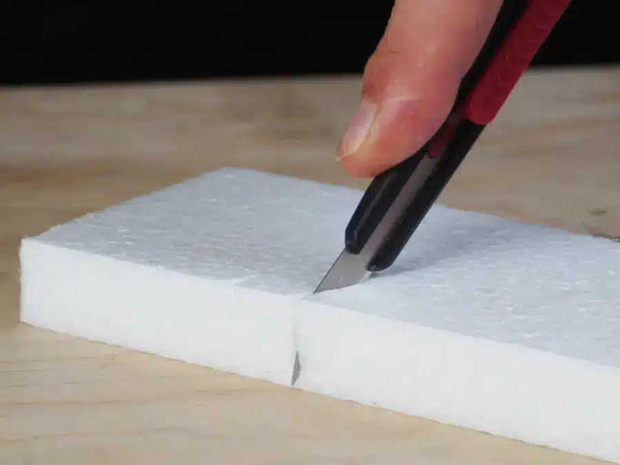 Styropor — Sicherheits Cuttermesser mini lang im Einsatz