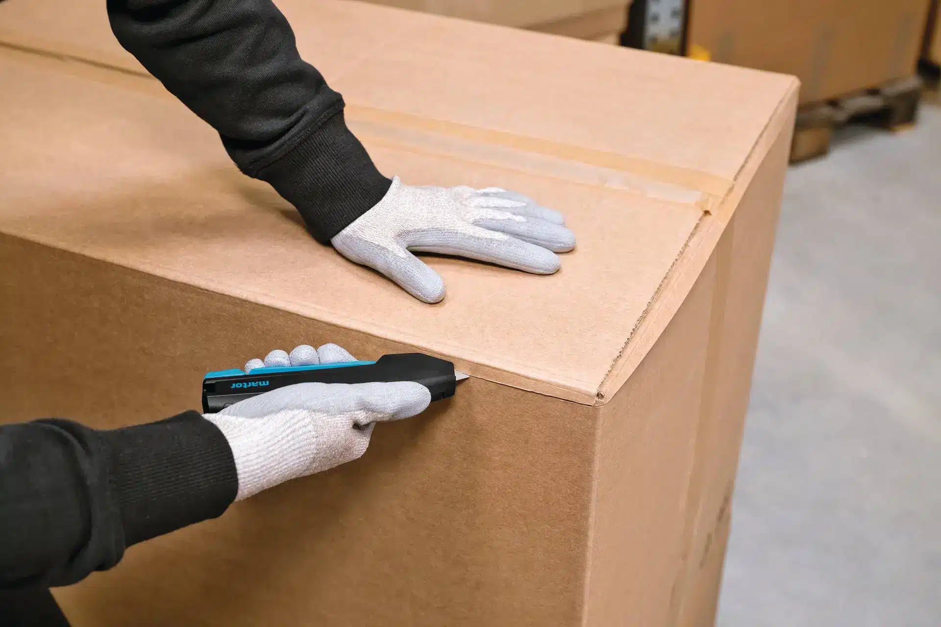 Klebeband — Sicherheitsmesser martor Secupro 425 im Einsatz